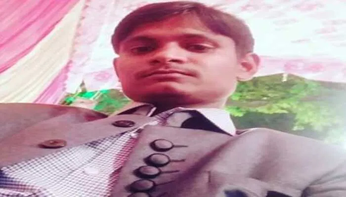 बाराबंकी: एक फोन के बाद गायब युवक का शव फंदे से लटका हुआ मिला, जांच में जुटी पुलिस