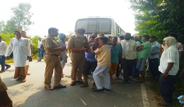 अमरोहा: जोया संभल मार्ग पर दर्दनाक हादसा, बस की टक्कर में युवक की मौत