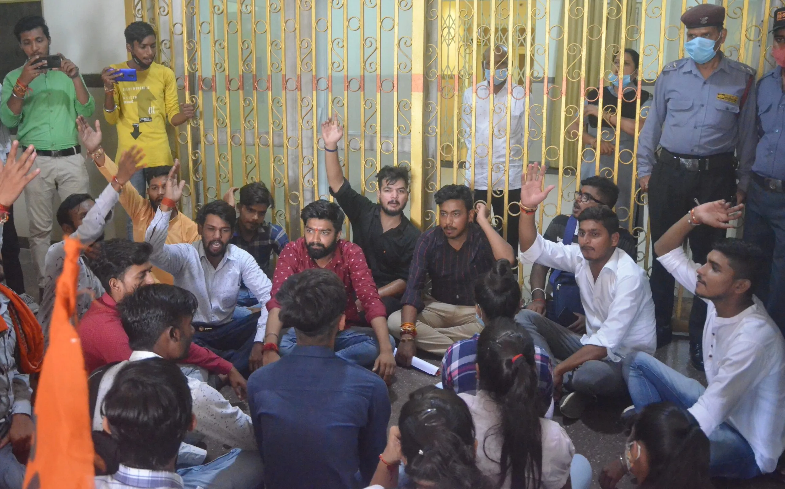 बरेली: शून्य अंक आने का फिर विरोध, फार्म नहीं भर पा रहे छात्र