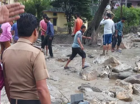 चमोली के पंगती गांव में फटा बादल, देखें लाइव तस्वीरें