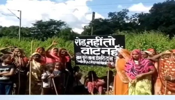 अमेठी: जगदीशपुर में सड़क समस्या को लेकर ग्रामीणों का धरना-प्रदर्शन, की ये मांग