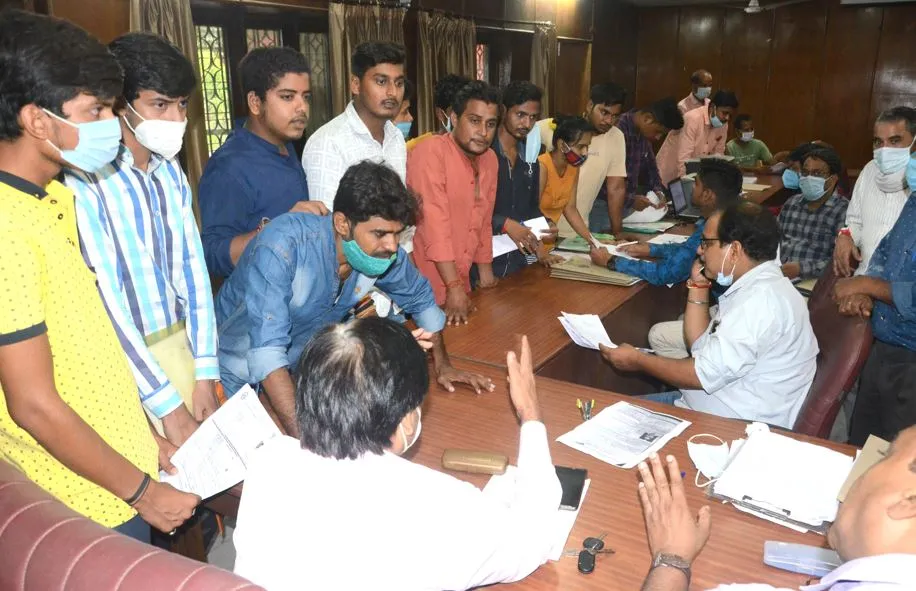 बरेली: कोटे से स्नातक में प्रवेश को लेकर हंगामा काटा