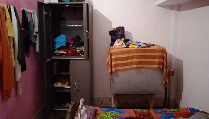 सीतापुर: थाने की बाउंड्रीवाल से सटे घर से पांच लाख की चोरी, जांच में जुटी पुलिस