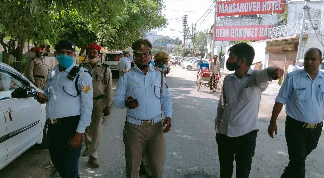 बरेली: यातायात पुलिस ने की अवैध टैक्सी स्टैंड पर कार्रवाई