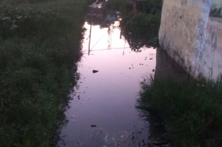 बरेली: मोहल्ले में जलभराव, रिश्तेदारों ने बंद किया आना