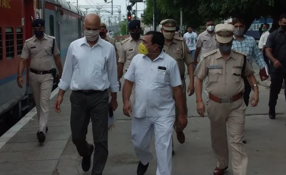 बरेली: पेंड्रोल क्लिप चोरी मामले में आरपीएफ आईजी ने किया सेंट्रल गोदाम का निरीक्षण