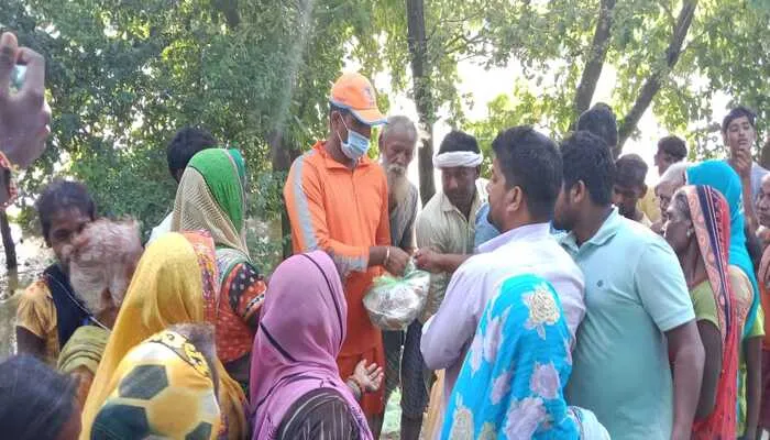 गोरखपुर में बाढ़ का कहर, राहत बचाव कार्य जारी