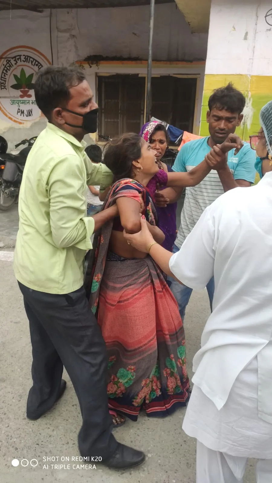 बरेली: जिला अस्पताल में 9 वर्ष के बच्चे ने बुखार से तोड़ा दम, अभी भी 6 से अधिक भर्ती