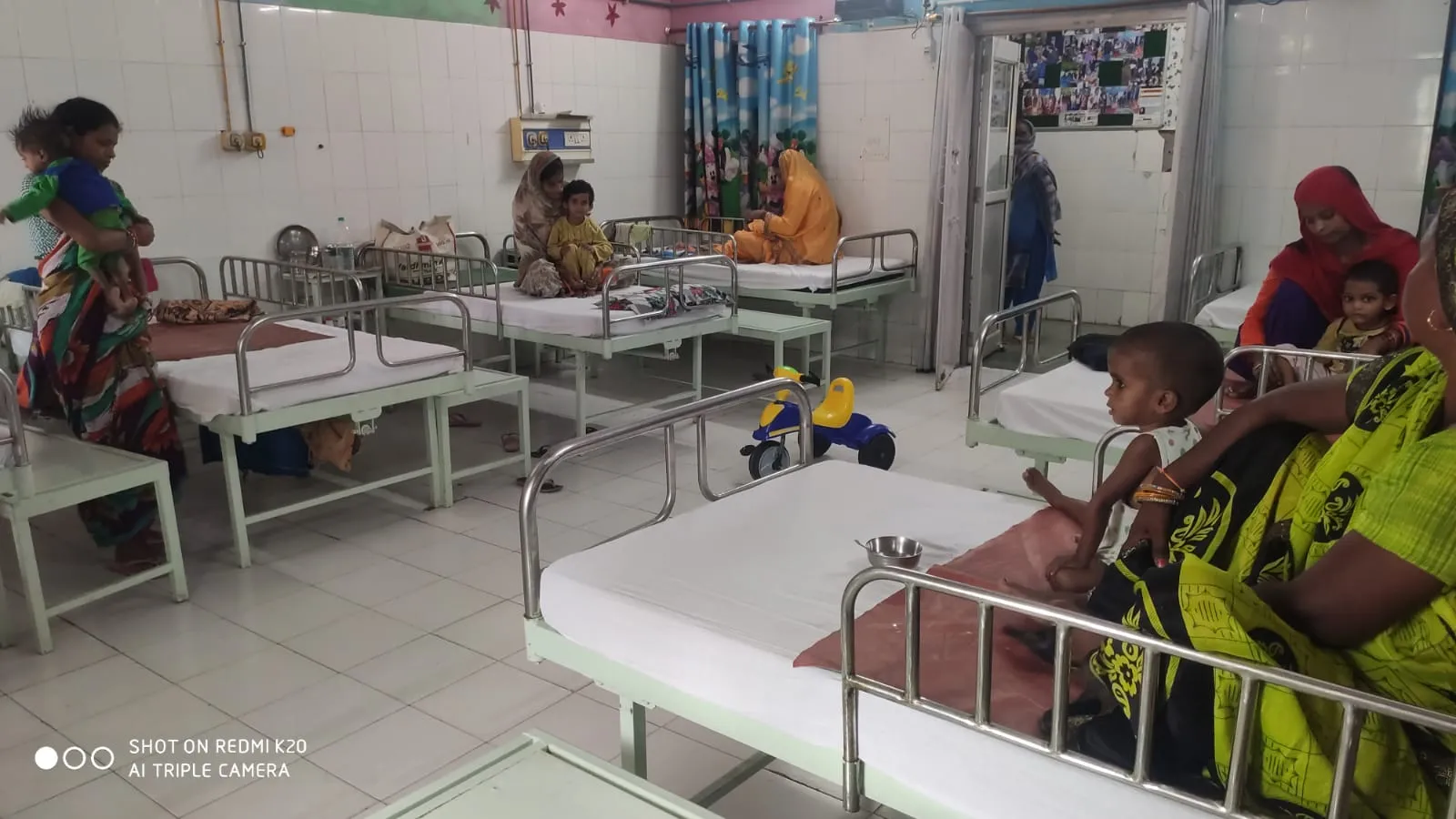बरेली: पोषण पुर्नवास केंद्र में भी बुखार से पीड़ित बच्चों की भरमार