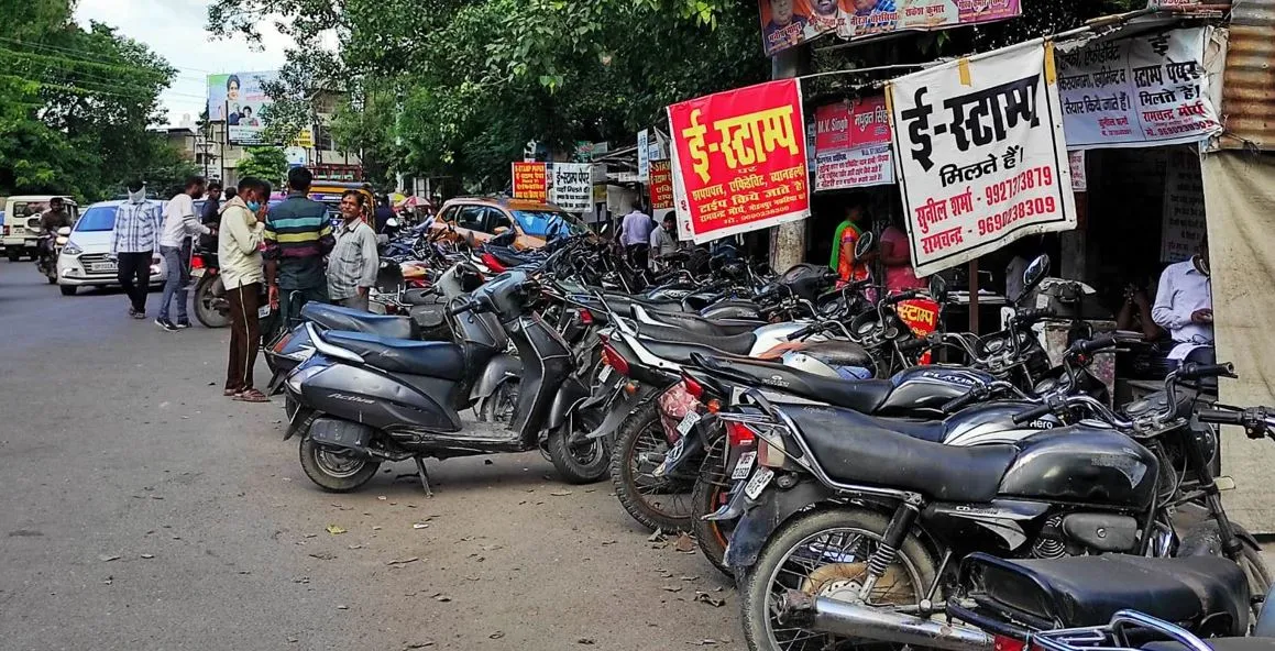 बरेली: ई-स्टांप में भी ओवररेटिंग, ग्राहकों की जेब काट वेंडर कर रहे मौज