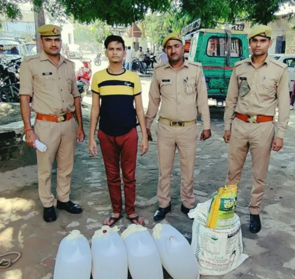 बरेली: पांच पुलिसकर्मियों के सामने भाग निकले तीन शराब तस्कर