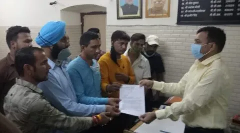 उपनल कर्मचारियों से बात करें राज्य सरकार, युवा कांग्रेस ने किया प्रदर्शन