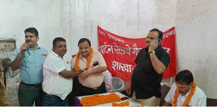 बरेली: एनआरएमयू ने निजीकरण के खिलाफ भरी हुंकार, बोले इसे रोकने को कुछ भी करेंगे