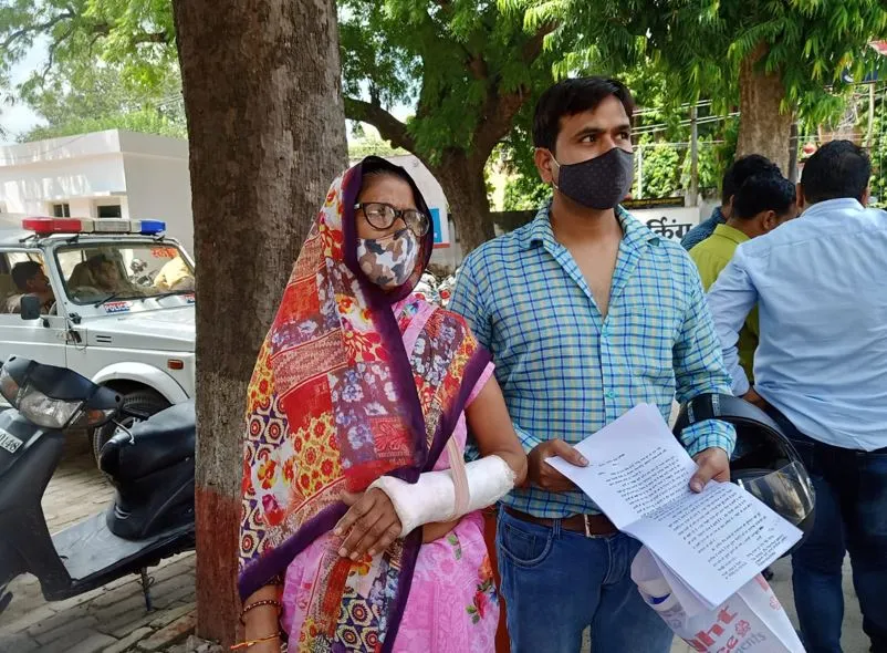 बरेली: बीमार मां का इकलौता सहारा हूं, फिर कैसे कर दूं उसे बेघर….