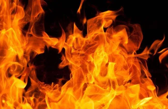 लखीमपुर खीरी: मायके से नहीं आ रही थी पत्नी, तो पेट्रोल लेकर पहुंचा ससुराल, लगा दी आग, दोनों की जलकर मौत