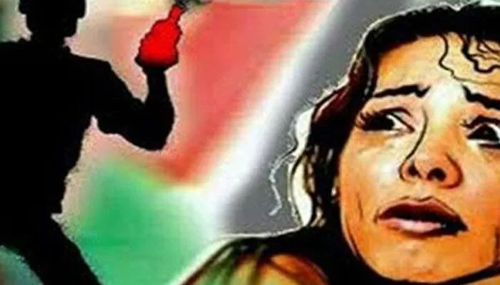 गोरखपुर: नशेड़ी पति ने पत्नी पर किया एसिड अटैक, पत्नी सहित दो मासूम झुलसे