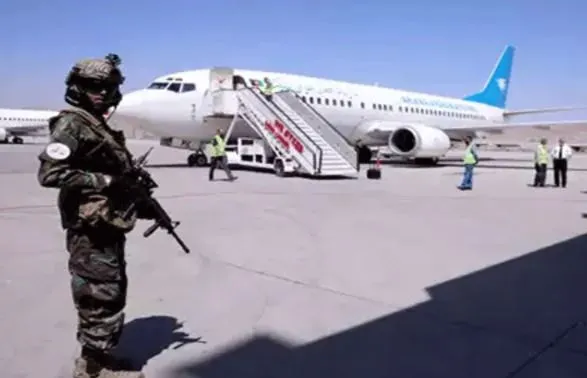 Afghanistan: दूसरे देश ले जा रहे 4 विमानों को तालिबान ने उड़ान भरने से रोका