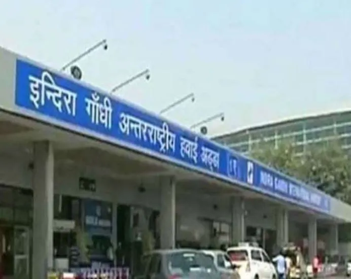 दिल्ली: इंदिरा गांधी हवाई अड्डे पर सीआईएसएफ की चेकिंग में पकड़ा यात्री, हैंडबैग से मिले 17 कारतूस
