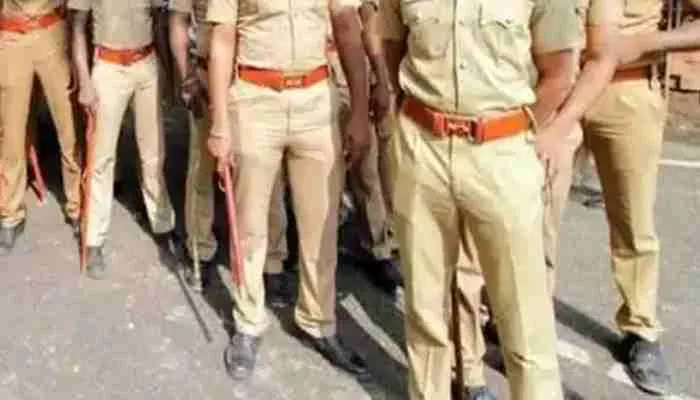 देवरिया: चौकी इंचार्ज को छोड़कर पूरे स्टाफ पर गिरा गाज, मचा हड़कंप