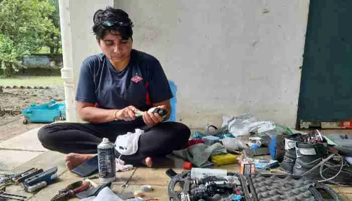 सीतापुर: इंस्पेक्टर बेटी ने जमीन बेंच कर खरीदे हथियार, अब गोल्ड पर निशाने की तैयारी