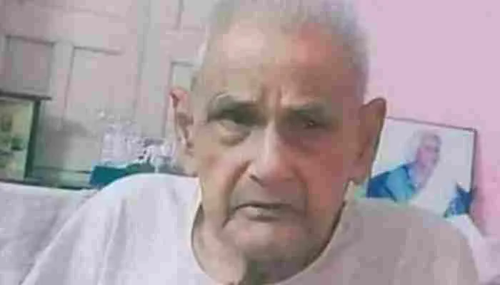 जौनपुर: पूर्व मंत्री ओम प्रकाश श्रीवास्तव का निधन, सपा प्रमुख ने जताया शोक