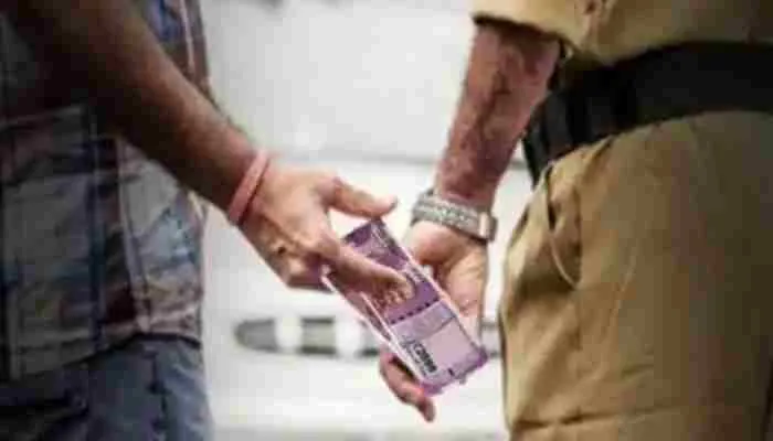 मेरठ: एफआर लगाने के लिए हेड कांस्टेबल ने मांगी रिश्वत, रंगेहाथ गिरफ्तार