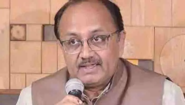 यूपी: वायरल बुखार पर मचा सियासी घमासान, सिद्धार्थनाथ ने विपक्ष पर बोला हमला