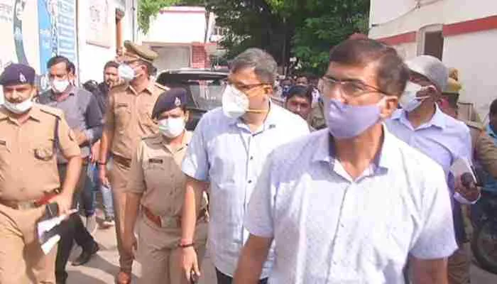 लखनऊ: डीजीपी ने हजरतगंज कोतवाली का किया औचक निरीक्षण, थाना प्रभारी पर गिरी गाज