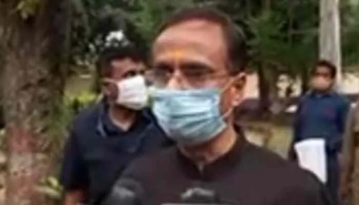 लखनऊ: मेगा वैक्सीनेशन कैंप का डिप्टी सीएम ने किया निरीक्षण, कही ये बड़ी बात