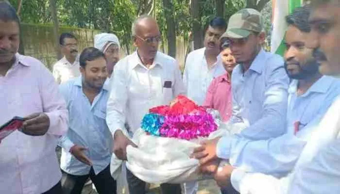 एटा: स्व. कल्याण सिंह की अस्थियों का सौरो में किया गया विसर्जन