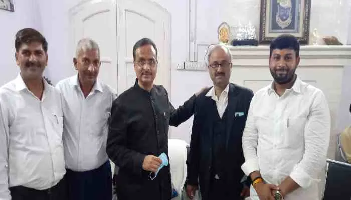 बाराबंकी: धरना प्रदर्शन के बीच डिप्टी सीएम से मिला अधिवक्ताओं का प्रतिनिधिमंडल