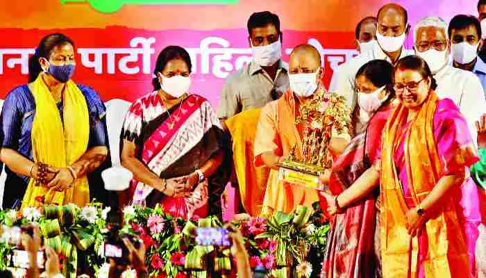 लखनऊ: भाजपा महिला मोर्चा की हुई बैठक, मोदी-योगी को लेकर कही ये बात