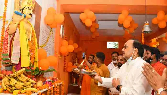 लखनऊ: जीवनदायिनी मां गोमती की हुई भव्य आरती