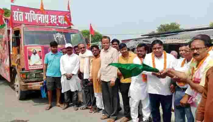 बलिया: प्रदेश अध्यक्ष ने राजनीतिक चेतना यात्रा को झंडी दिखाकर किया रवाना