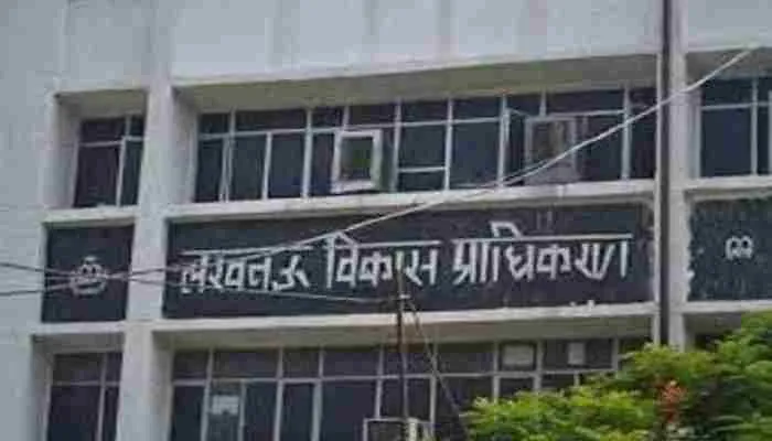 लखनऊ: बिल्डिंग में पार्किंग की जगह दुकानें खोलने वालों पर एलडीए करेगा कार्रवाई