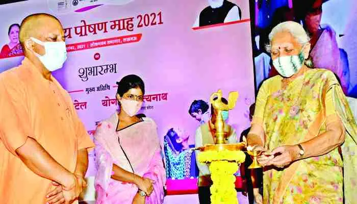 लखनऊ: राज्यपाल ने कहा- आंगनबाड़ी कार्यकत्रियां व अधिकारी एक-एक बच्चे लें गोद