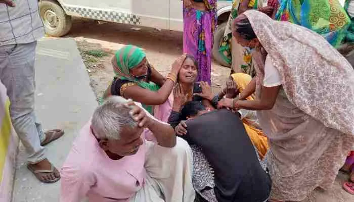 सीतापुर: श्रद्धालुओं से भरा वाहन पलटा, एक की मौत, कई घायल