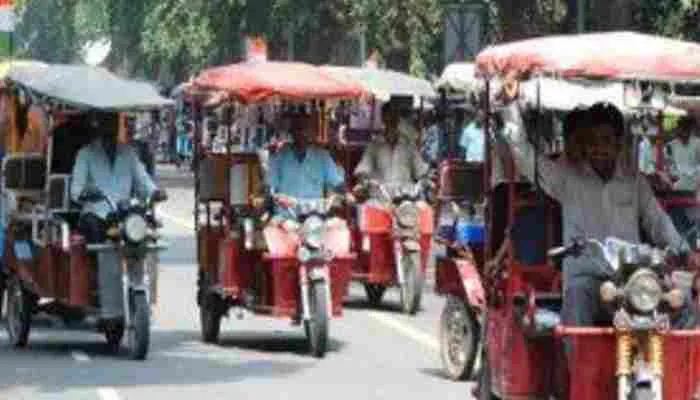 लखनऊ के मुख्य मार्गों की रफ्तार हुई धीमी, बाधा बने 25 हजार ई-रिक्शा