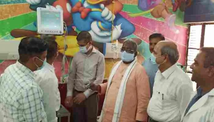 बाराबंकी: डीएम ने किया ऑक्सीजन प्लांट का उद्घाटन, कोरोना को लेकर कही ये बात