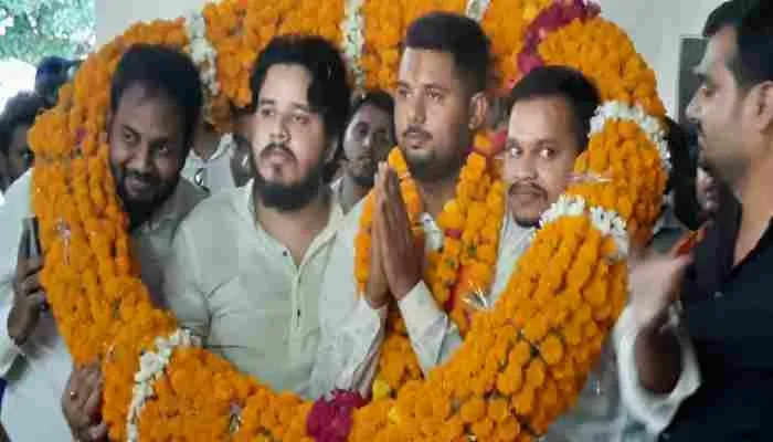 रायबरेली: भाजयुमो जिलाध्यक्ष का डलमऊ प्रथम आगमन पर हुआ जोरदार स्वागत