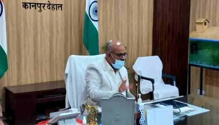 कानपुर: डीएम ने की समीक्षा बैठक, टीकाकरण को लेकर जताई नराजगी