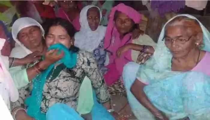 कुशीनगर: सड़क दुर्घटना में एक ही परिवार के तीन लोगों की मौत, पसरा मातम
