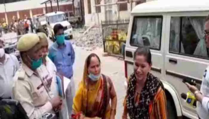 आगरा: जिला कलक्‍ट्रेट में डीएम के ड्राइवर की बहू ने काटा हंगामा, जानें वजह