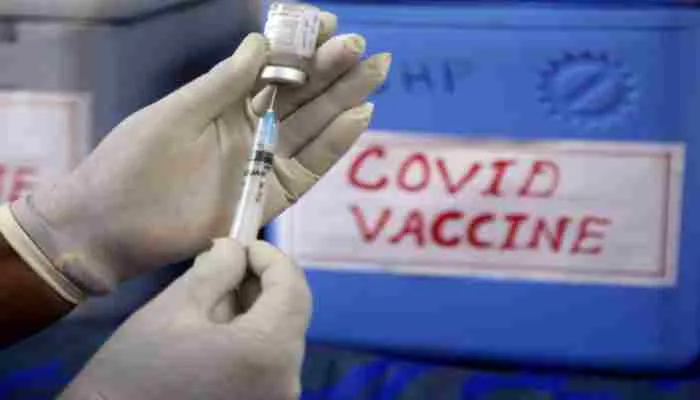 मथुरा: मोहनलाल चौधरी की पुण्य स्मृति पर रोटरी क्लब ने लगाया वैक्सीनेशन कैंप