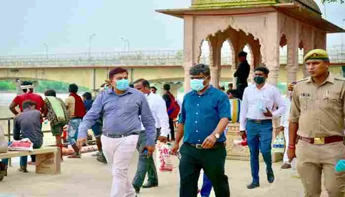 गोरखपुर: अधिकारियों ने किया बाढ़ ग्रस्त क्षेत्रों का निरीक्षण, दिए ये निर्देश