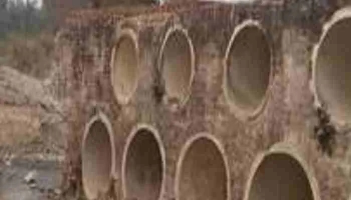 जौनपुर: किसानों ने विधायक से की पुलिया बदलवाने की मांग, जानें वजह