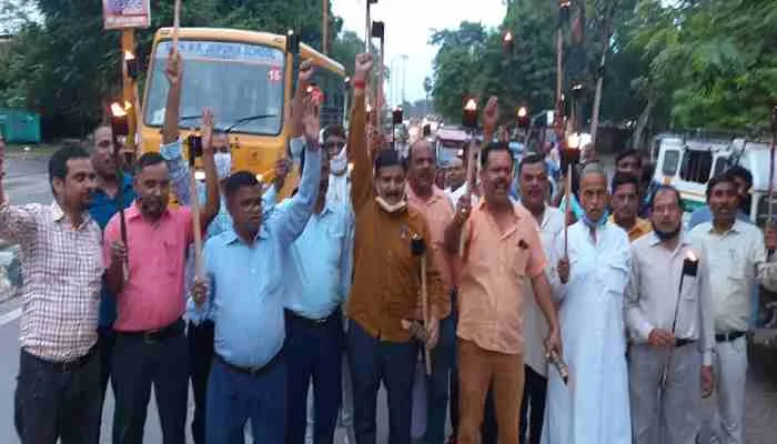 अयोध्या: सरकार के इस फरमान के खिलाफ रामनगरी में शिक्षक हुए लामबंद