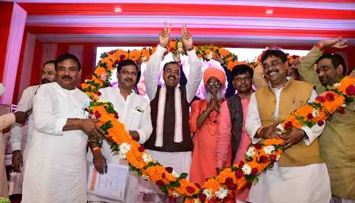 उन्नाव: साक्षी महाराज ने की डिप्टी सीएम की तारीफ, कहा- ये मेरे केशव मैं इनका साक्षी
