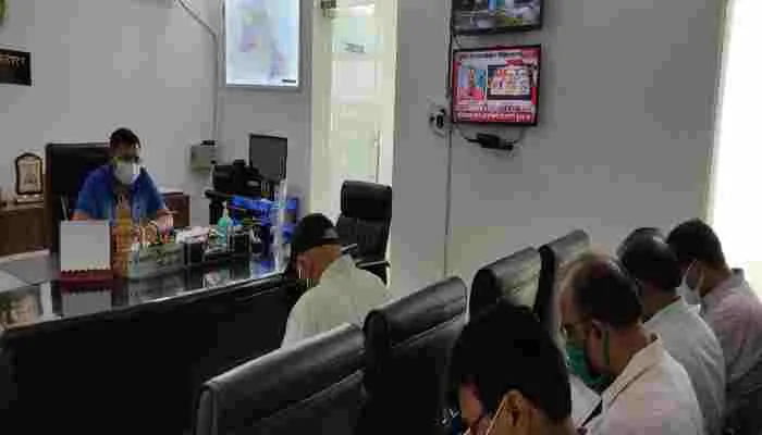 अमेठी: चकबंदी अधिकारियों के साथ डीएम ने की बैठक, दिए ये आवश्यक निर्देश