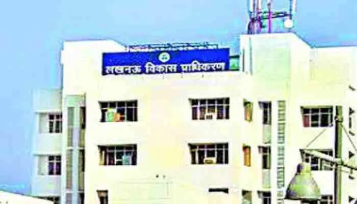 लखनऊ: गोमती नगर विस्तार और सरोसा भरोसा में अवैध निर्माण सील